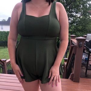 URBAN OUTFITTERS GREEN ROMPER 🪐